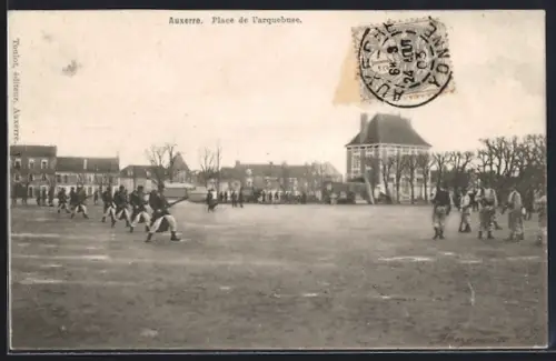 AK Auxerre, Place de l`Arquebuse, match de football sur la place animée