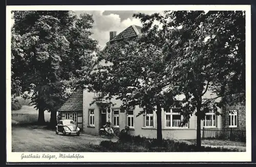 AK Mönkehöfen, Gasthaus Kröger mit Strasse, Auto VW-Käfer