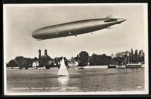 AK Friedrichshafen, Luftschiff Graf Zeppelin über dem Bodensee