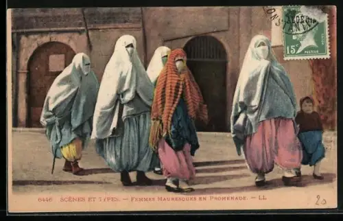 AK Femmes Mauresques en Promenade, Scenes et Types