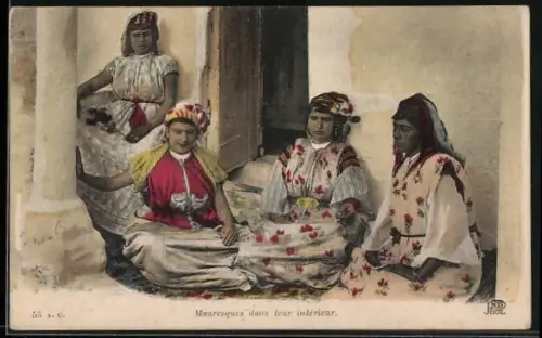 AK Mauresques dans leur intérieur