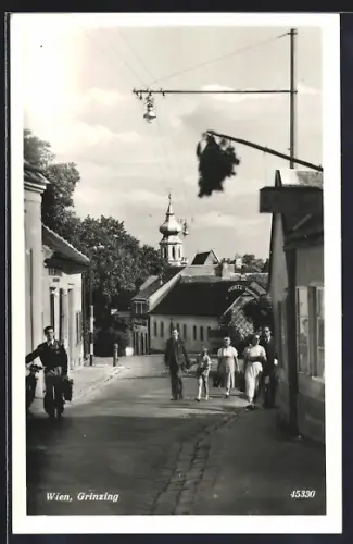 AK Wien, Grinzing, Strassenpartie mit Passanten