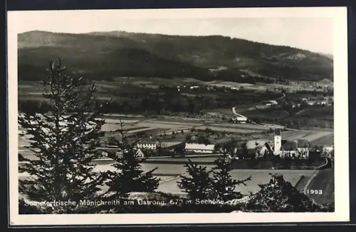 AK Münichreith am Ostrong, Ortsansicht mit Bergmassiv