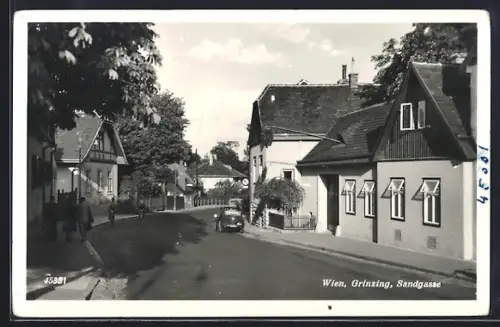 AK Wien-Grinzing, Sandgasse mit Autos und Fahrrad-Fahrern