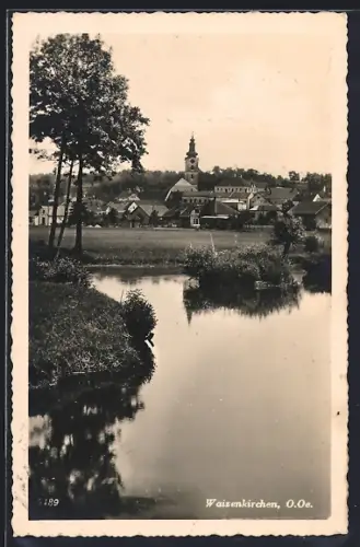 AK Waizenkirchen /O. Oe., Uferpartie mit Kirche