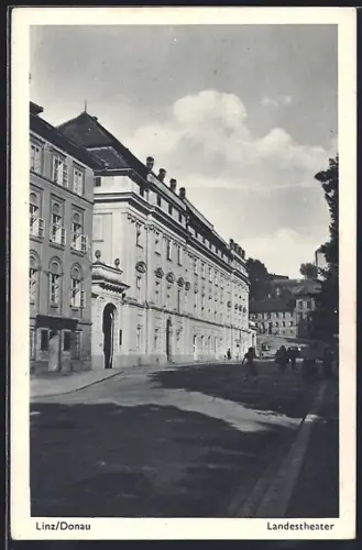 AK Linz /Donau, Landestheater mit Strassenpartie