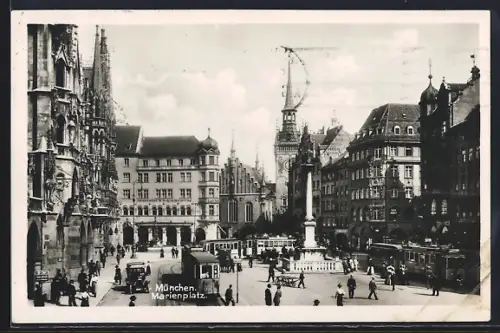 AK München, Marienplatz mit Strassenbahnen