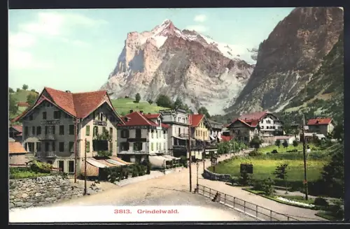 AK Grindelwald, Teilansicht mit Hotel National und Hotel Kreuz, Berge im Hintergrund