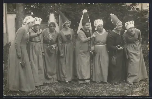 Foto-AK Breisach a. Rh., Gruppenfoto von Damen auf den Historischen Festspielen Peter von Hagenbach