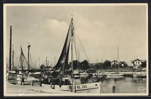 AK Niendorf / Ostseebad, Hafen, Segelboote, Fischerboote