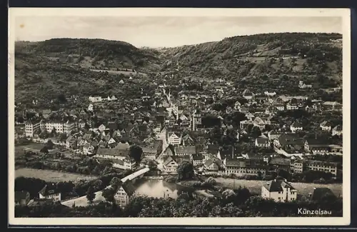 AK Künzelsau, Gesamtansicht der Stadt mit Fluss und Brücke