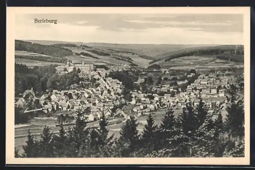 AK Berleburg, Gesamtansicht des Ortes mit Schloss und umliegender Landschaft