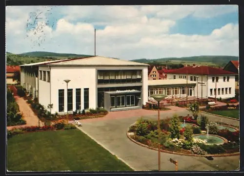 AK Michelstadt, Odenwaldhalle, Brunnen, Gartenanlage