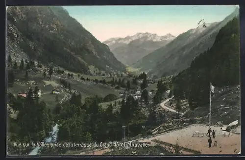 AK Gressoney St. Jean, Vue sur la Vallée prise de la terrasse du Grand Hôtel Miravalle