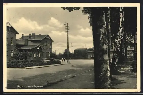 AK Ruhnow /Pomm., Ortspartie mit Kindern