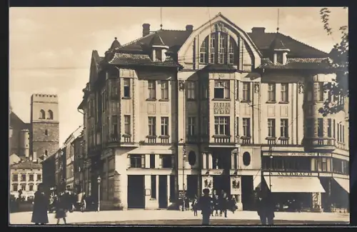 AK Olmütz, Kino Edison mit Passanten