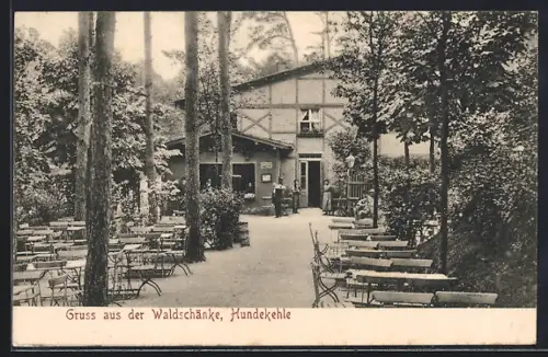 AK Berlin-Grunewald, Hundekehle, Gasthaus Waldschänke mit Sitzmöglichkeiten im Freien