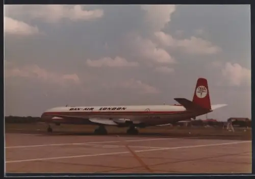 Fotografie Flugzeug De Havilland DH-106 Comet, Dan-Air London G-AYWX in Berlin