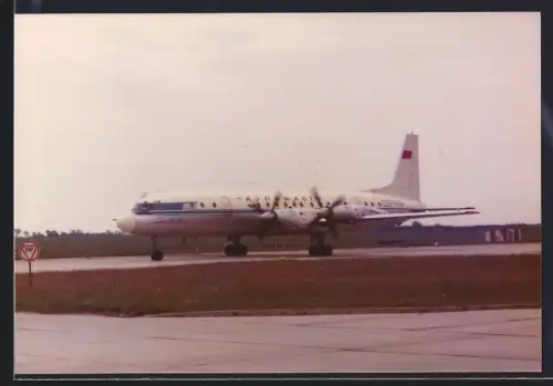 Fotografie Flugzeug Iljuschin IL-18 Aeroflot CCCP-74264 in Berlin-Schönefeld