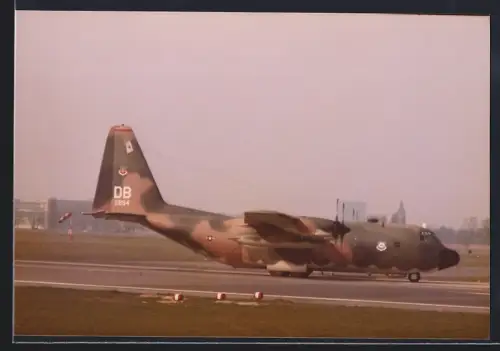 Fotografie Flughafen Berlin-Tempelhof, Flugzeug Lockheed C-130 Hercules USAF 37894