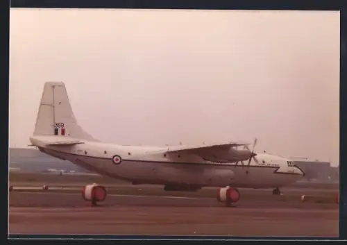 Fotografie Flugzeug Belfast Spartacus Royal Air Force XR369 bei Luftbrücken-Ausstellung in Berlin-Tempelhof