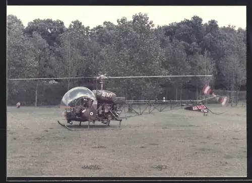 Fotografie Hubschrauber Helikopter Bell 47 US-Army XT-162 in Berlin-Grunewald