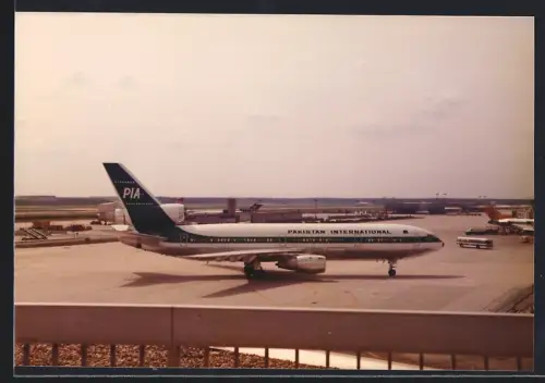 Fotografie Flughafen Frankfurt / Main, Flugzeug Douglas DC-10 Pakistan International AP-AXD
