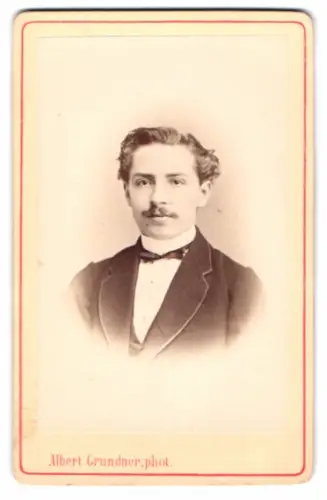 Fotografie Albert Grundner, Berlin, Leipziger Str. 50, Franz Kramer im Anzug