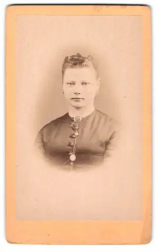 Fotografie Günther Haentze, Bernburg, Luise Kanuler im Porträt