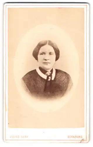 Fotografie Julius Nary, Bernburg, Langestrasse 23, Frau Bormann im Porträt