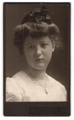Fotografie Max Fischer, Dresden, Moritzstrasse 8, Julie Weissenborn im Jahr 1907