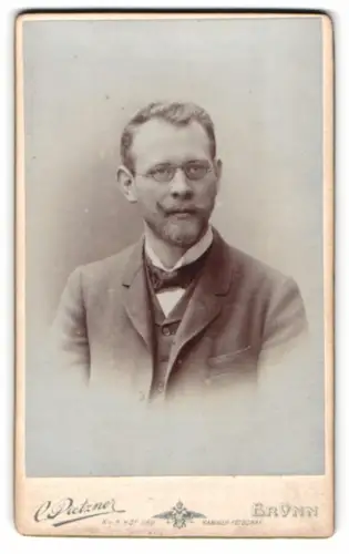Fotografie C. Pietzner, Brünn, Franzensglacis 9, Richard Schandt mit Brille