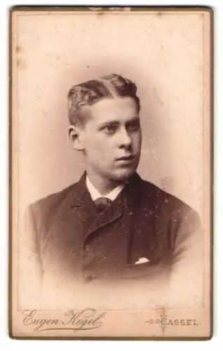 Fotografie Eugen Kegel, Cassel, Gr. Rosenstrasse 5, Herr Zimmermann im Anzug