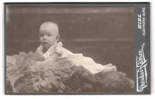 Fotografie Theodor Kähler, Kiel, Fleethörn 41/43, Gerda als Kleinkind im Jahr 1904