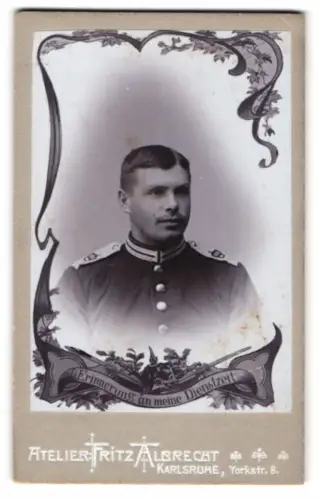 Fotografie Fritz Albrecht, Karlsruhe, Yorkstr. 8, Soldat in Garde Uniform im Passepartout