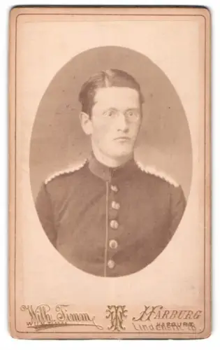 Fotografie Wilh. Timm, Harburg, Lindenstrasse 18, Porträt eines Einjährig-Freiwilliger Soldaten in Uniform