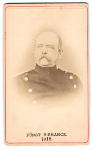 Fotografie unbekannter Fotograf und Ort, Fürst Otto von Bismarck in Uniform