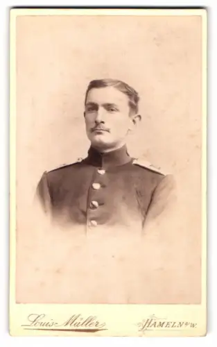 Fotografie Louis Müller, Hameln, Münsterkirchhof 5, Soldat in Uniform Rgt. 79
