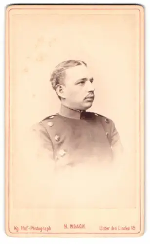 Fotografie H. Noack, Berlin, Unter den Linden 45, Porträt eines Soldaten in Uniform