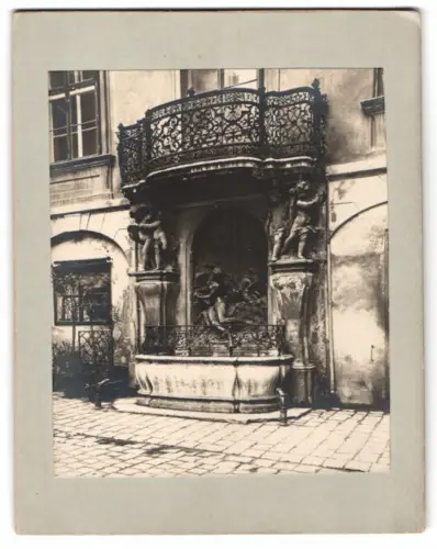 Fotografie unbekannter Fotograf, Ansicht Wien, Wipplingerstrasse 8, Andromedabrunnen des alten Rathaus