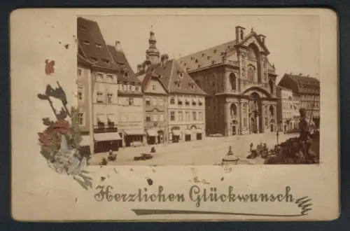 Fotografie unbekannter Fotograf, Ansicht Bamberg, Blick auf den grünen Markt mit St. Martinskirche, Trockenblumen