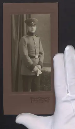 Fotografie Plathen, Leipzig, Einjährig-Freiwilliger Soldat Walther Krausse in Uniform mit Zwickerbrille