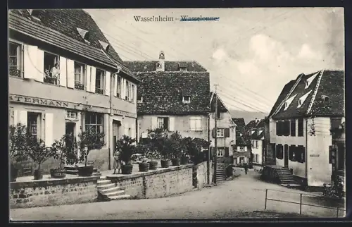 AK Wasselnheim, Vue de la rue principale avec maisons traditionnelles et décorations florales