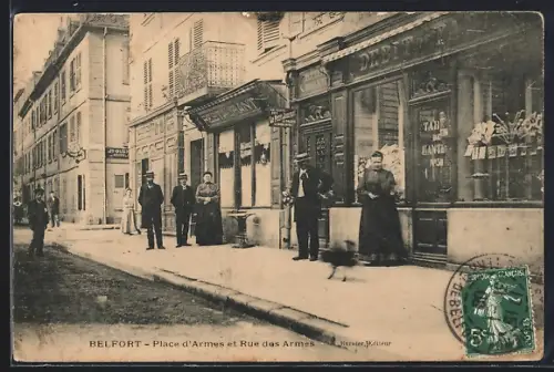 AK Belfort, Place d`Armes et Rue des Armes avec passants et commerces