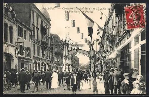 AK Belfort, Concours Musical du 15 et 16 Août 1908, rue décorée et foule animée