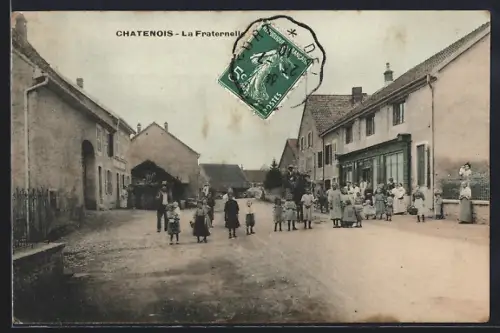 AK Châtenois, La Fraternelle, scène de rue animée avec enfants et bâtiments