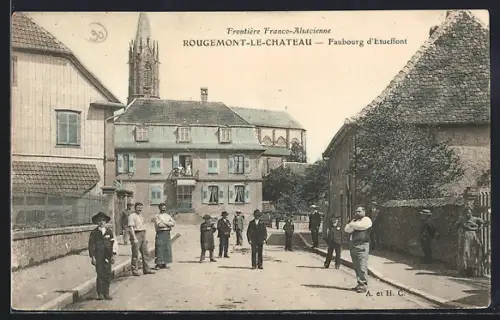 AK Rougemont-le-Château, Faubourg d`Étueffont, scène de rue avec habitants et architecture locale