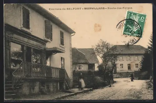 AK Morvillars, Route des Forges avec des maisons et passants