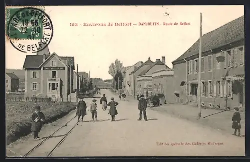 AK Danjoutin, Route de Belfort avec enfants jouant dans la rue