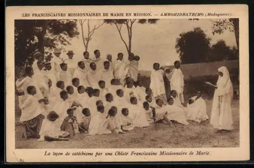 AK Ambohidratrimo, La lecon de catéchisme par une Oblate Franciscaine Missionnaire de Marie, Missionarin